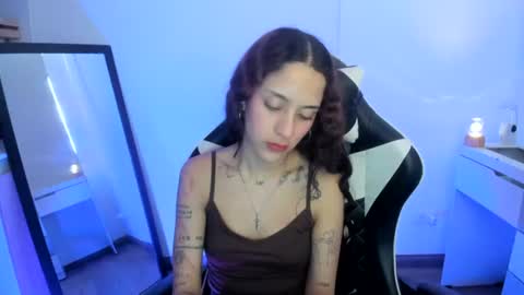 Snapshot of kaylie_xxx chatting on June 12, 5:34 pm kaylie online show from June 12, 5:34 pm
