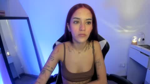 Snapshot of kaylie_xxx chatting on June 27, 1:10 am kaylie online show from June 27, 1:10 am