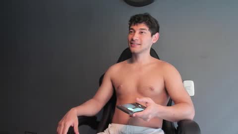 Snapshot of kayn_kalo chatting on February 6, 8:23 pm Kayn online show from February 6, 8:23 pm