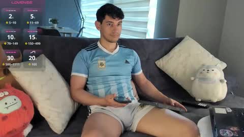 Snapshot of kayn_kalo chatting on February 16, 8:16 pm Kayn online show from February 16, 8:16 pm