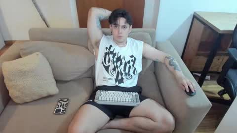 Snapshot of kaynn_b chatting on February 5, 1:04 am kaynn_b online show from February 5, 1:04 am