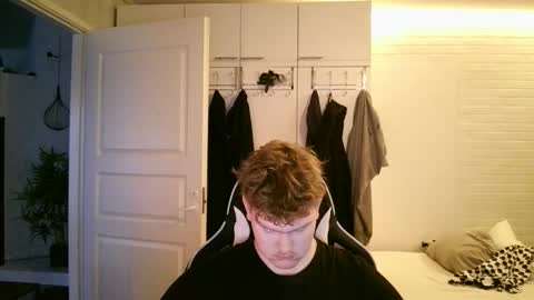 Snapshot of kayttajaviides5 chatting on November 6, 7:53 am Aatu online show from November 6, 7:53 am