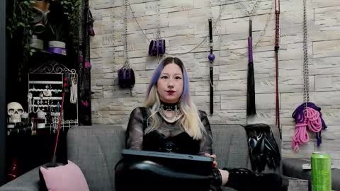 Miss Kazia online show from January 11, 1:43 am