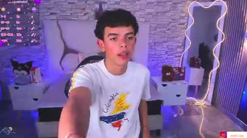 Snapshot of keahi_tay chatting on June 12, 7:13 pm keahi online show from June 12, 7:13 pm
