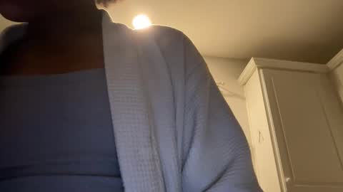 Snapshot of keephimcum69me chatting on December 23, 10:24 am Keephimcum69me online show from December 23, 10:24 am