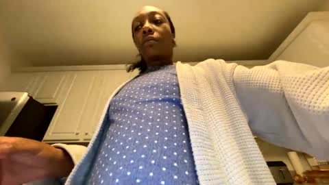 Snapshot of keephimcum69me chatting on April 19, 6:24 am Keephimcum69me online show from April 19, 6:24 am