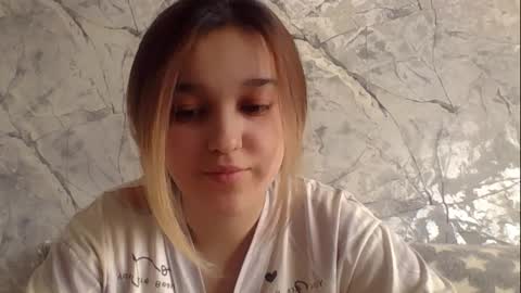 Snapshot of kelli_nuna_bebe chatting on May 1, 10:31 am kelli_nuna_bebe online show from May 1, 10:31 am