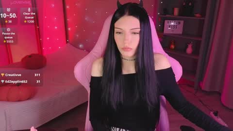Kelly online show from April 25, 1:41 pm