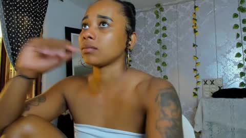 kelly__thomson online show from January 13, 10:15 pm