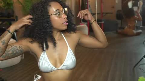 kelly__thomson online show from May 11, 4:04 pm