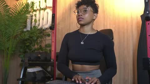 kelly__thomson online show from May 20, 1:50 pm