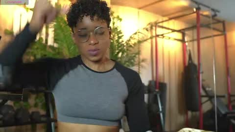 kelly__thomson online show from May 25, 1:39 pm