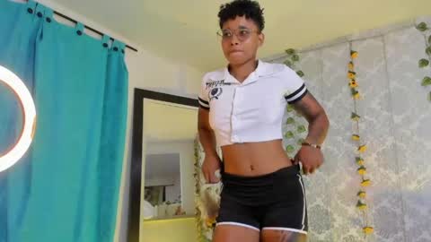 kelly__thomson online show from June 1, 12:12 am