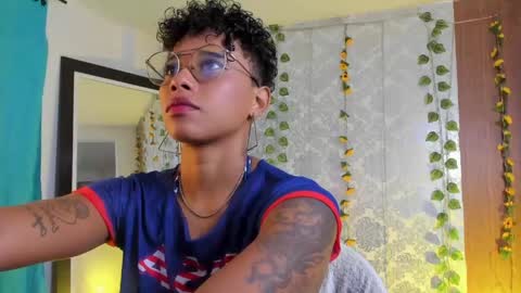 kelly__thomson online show from June 7, 11:30 pm