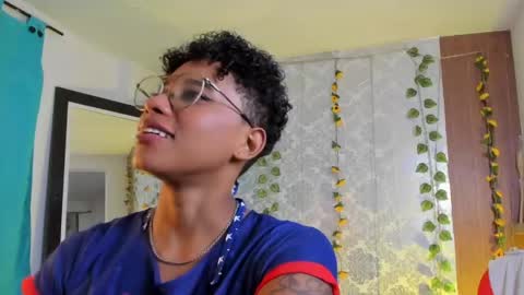 kelly__thomson online show from June 8, 1:50 am