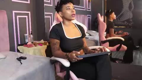 kelly__thomson online show from July 7, 1:15 pm