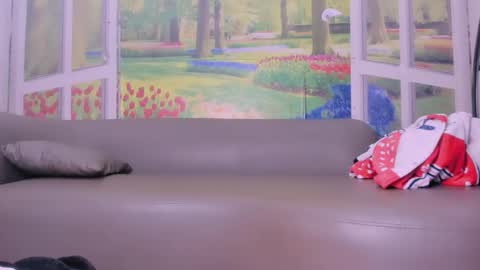 Kelly online show from February 25, 7:51 am