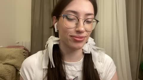 Snapshot of kellyberry__ chatting on December 15, 6:01 pm Kelly online show from December 15, 6:01 pm