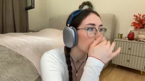 Kelly online show from February 27, 5:24 pm