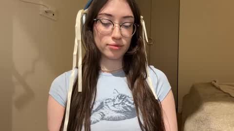 Kelly online show from March 6, 5:42 pm