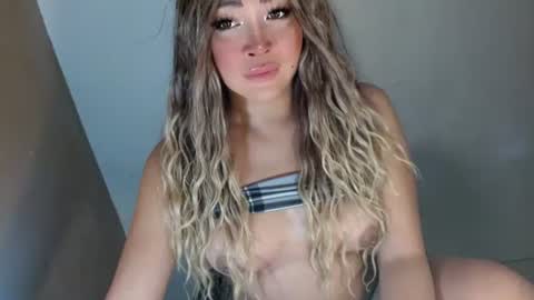 Snapshot of kellyclarksonx chatting on July 27, 6:37 pm its me KELLY online show from July 27, 6:37 pm