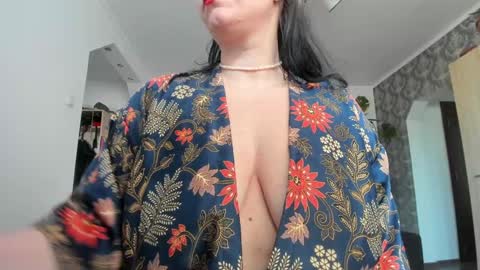 Snapshot of kellymorgan_ chatting on February 7, 12:28 pm Monday - Friday  08 am - 3 pm GMT 3 online show from February 7, 12:28 pm