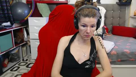 Snapshot of kellynumber chatting on January 29, 10:58 am kelly online show from January 29, 10:58 am