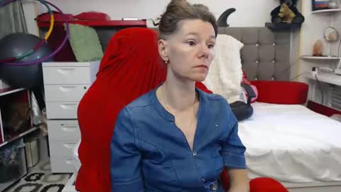 Snapshot of kellynumber chatting on February 5, 10:51 am kelly online show from February 5, 10:51 am