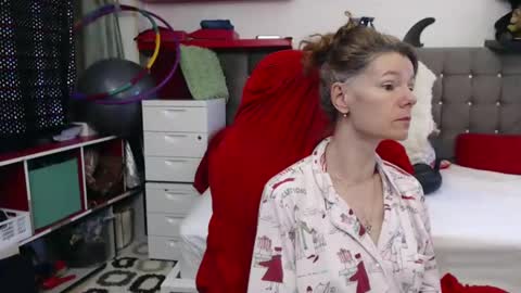 Snapshot of kellynumber chatting on February 6, 12:05 pm kelly online show from February 6, 12:05 pm