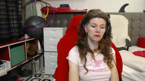 Snapshot of kellynumber chatting on February 9, 1:00 am kelly online show from February 9, 1:00 am