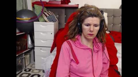 Snapshot of kellynumber chatting on February 19, 2:55 am kelly online show from February 19, 2:55 am