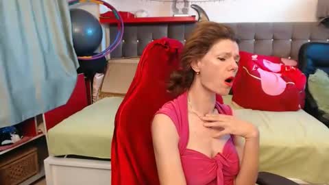 Snapshot of kellynumber chatting on October 28, 10:08 am kelly online show from October 28, 10:08 am