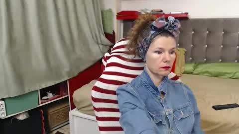 Snapshot of kellynumber chatting on December 4, 3:49 am kelly online show from December 4, 3:49 am