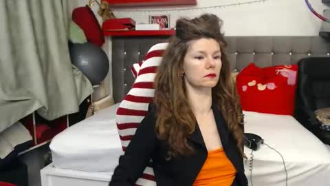 kelly online show from February 25, 8:18 pm