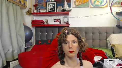 kelly online show from August 3, 4:00 pm