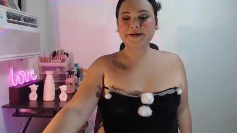 KELLY MCDOLEN online show from June 4, 5:19 pm