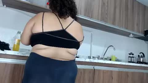 Snapshot of kellyshibary chatting on July 5, 7:43 pm KELLY LUNA online show from July 5, 7:43 pm