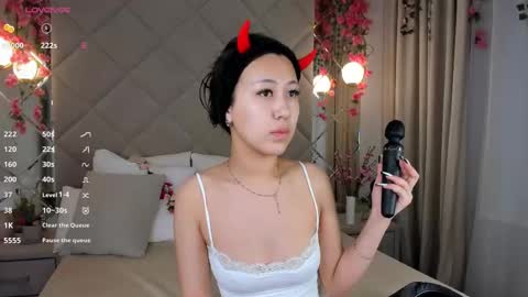kellyy_bern online show from November 27, 1:07 am