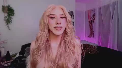 Snapshot of kelsdontstop chatting on February 22, 7:40 am Kelsi online show from February 22, 7:40 am