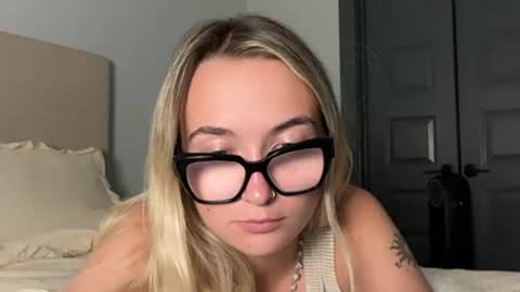 Snapshot of kelseyblu chatting on May 29, 11:14 pm Kelsey Blu online show from May 29, 11:14 pm