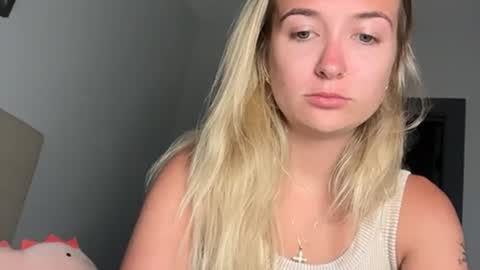 Snapshot of kelseyblu chatting on June 14, 11:18 pm Kelsey Blu online show from June 14, 11:18 pm