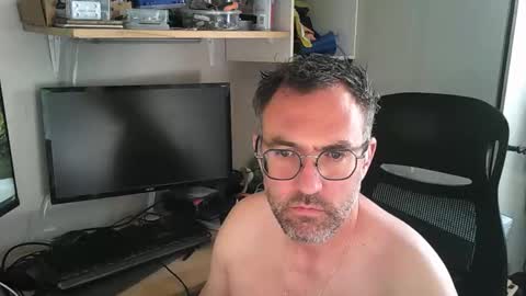 kelvin06133 online show from April 30, 12:33 pm