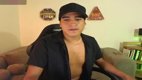 Snapshot of ken_blaker chatting on June 1, 11:17 pm ken_blaker online show from June 1, 11:17 pm
