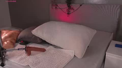   online show from March 1, 11:34 am