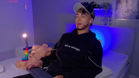 Snapshot of ken_boy_ chatting on June 2, 9:22 am online show from June 2, 9:22 am