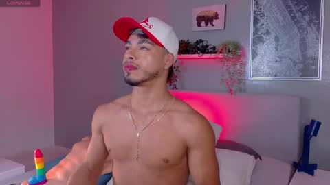 Snapshot of ken_boy_ chatting on June 3, 9:12 am online show from June 3, 9:12 am