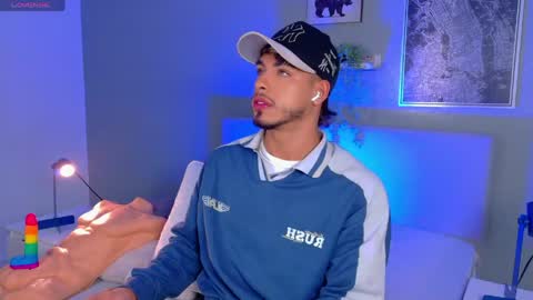 Snapshot of ken_boy_ chatting on June 6, 11:15 am online show from June 6, 11:15 am
