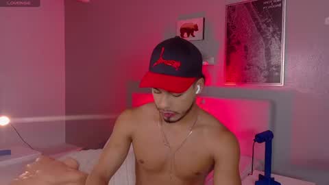 Snapshot of ken_boy_ chatting on June 12, 10:03 am online show from June 12, 10:03 am