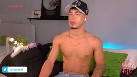 Snapshot of ken_boy_ chatting on July 31, 10:14 am online show from July 31, 10:14 am