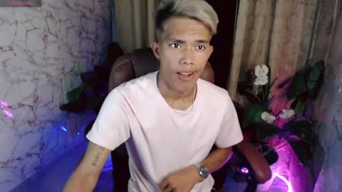ken_minjun online show from June 13, 11:08 am